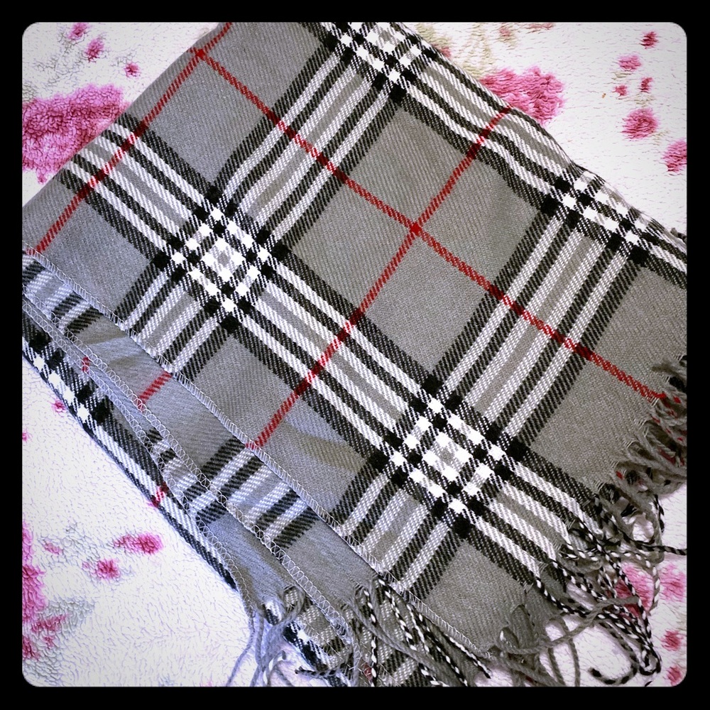 Gray black/red plaid, one size, fringed bottom